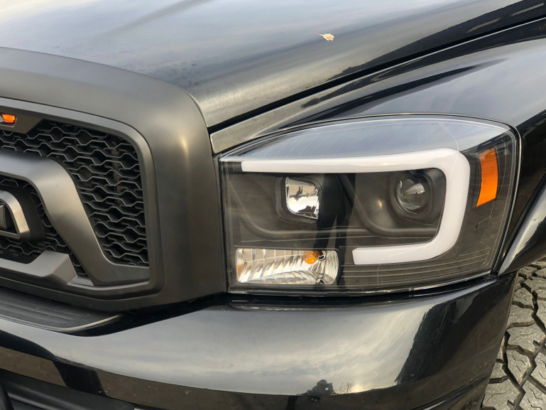 LED Tagfahrlicht Design Scheinwerfer für Dodge RAM 06-08 schwarz